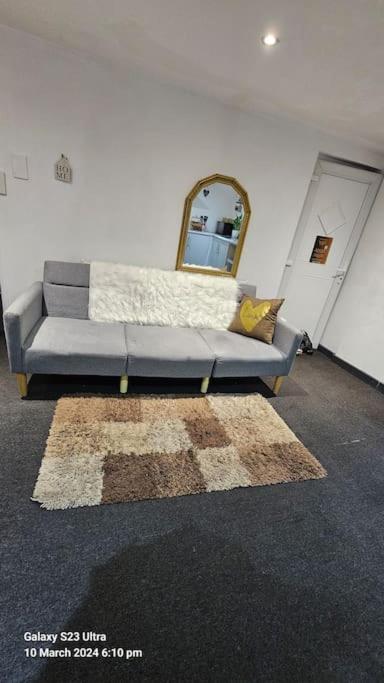 A Cosy Deluxe Size Studio With Queen Size And Sofa Bed Apartment Leeds  Ngoại thất bức ảnh