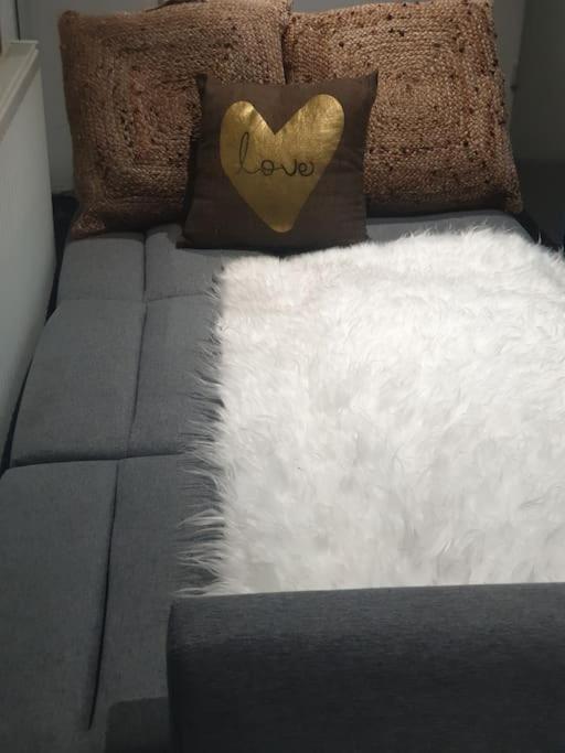A Cosy Deluxe Size Studio With Queen Size And Sofa Bed Apartment Leeds  Ngoại thất bức ảnh