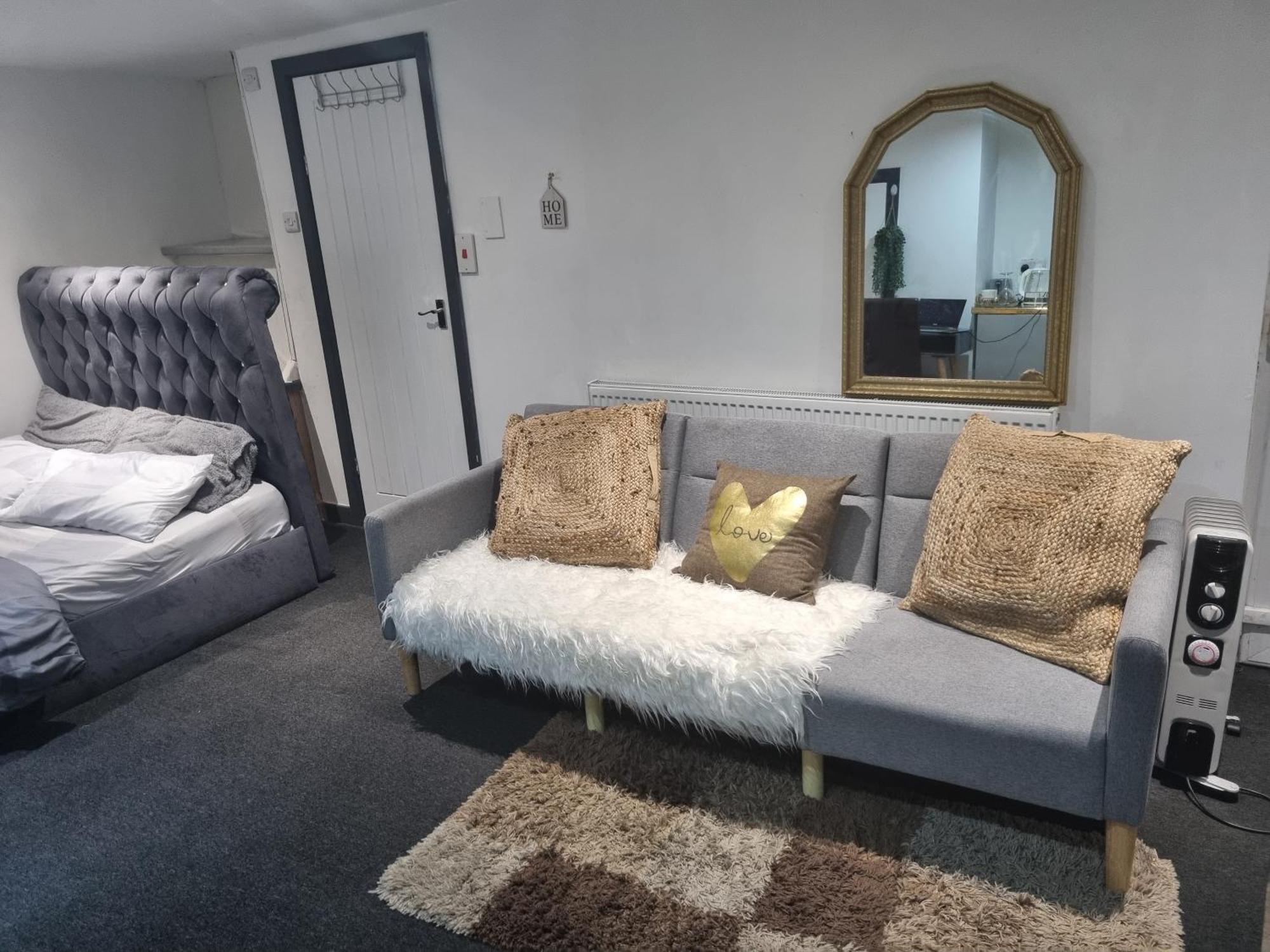 A Cosy Deluxe Size Studio With Queen Size And Sofa Bed Apartment Leeds  Ngoại thất bức ảnh