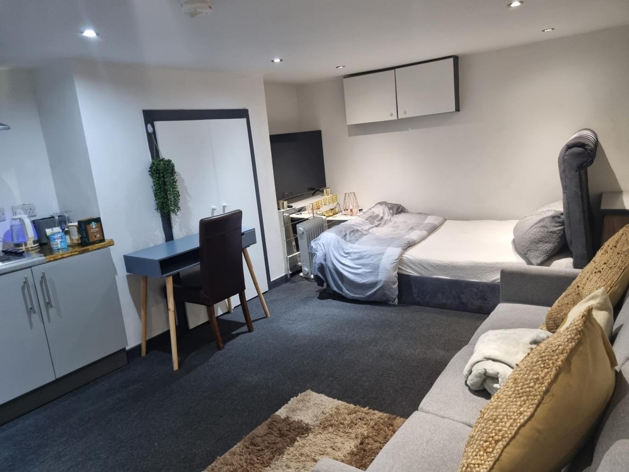 A Cosy Deluxe Size Studio With Queen Size And Sofa Bed Apartment Leeds  Ngoại thất bức ảnh