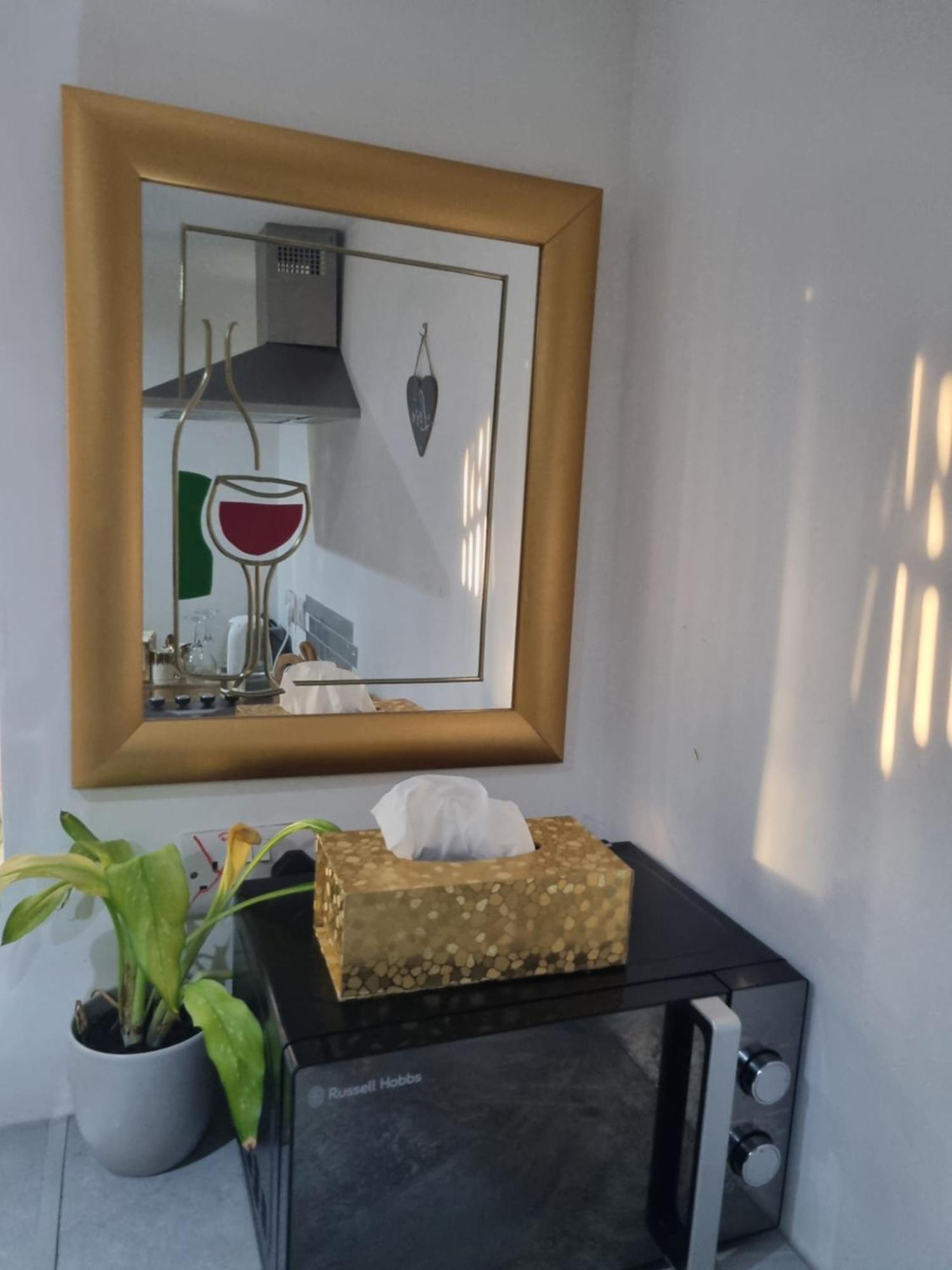 A Cosy Deluxe Size Studio With Queen Size And Sofa Bed Apartment Leeds  Ngoại thất bức ảnh